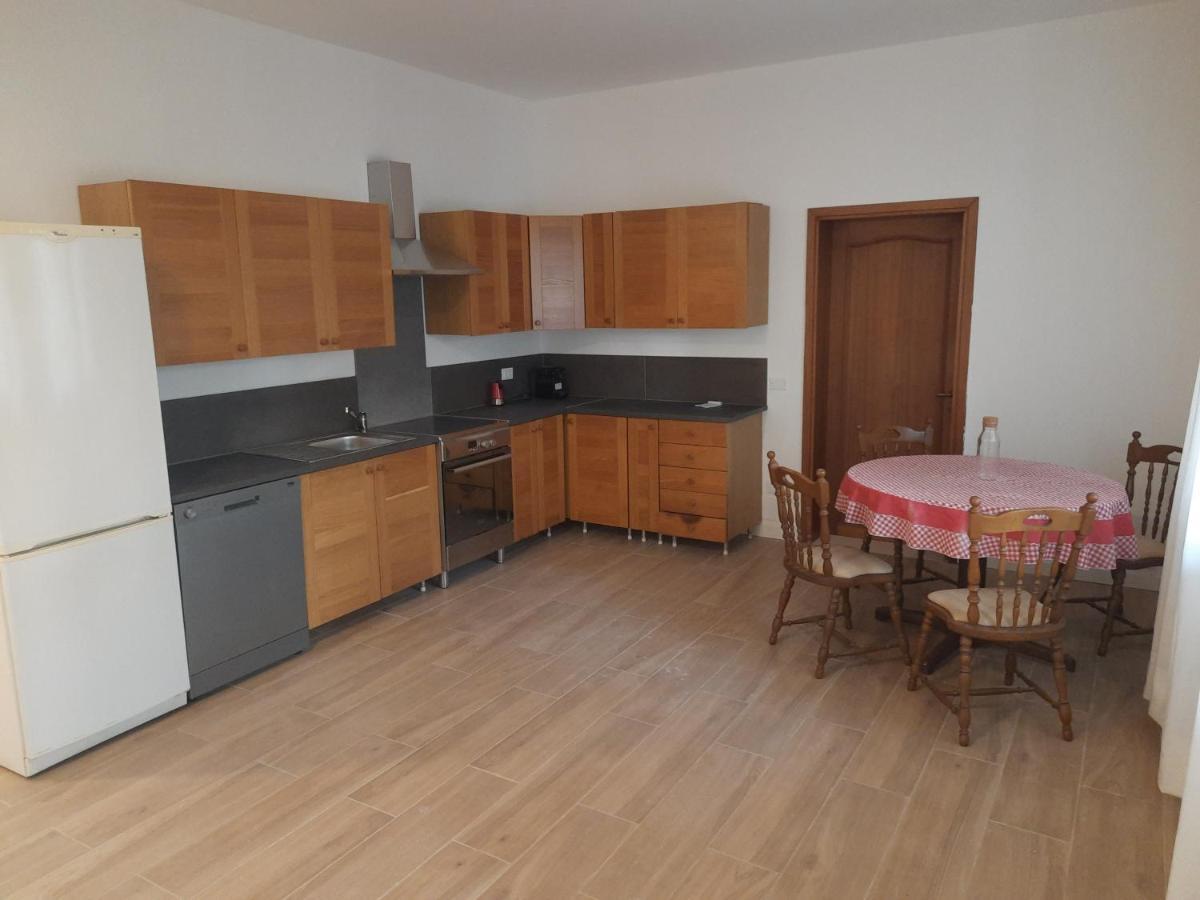 Spazioso In Casa Singola Con Giardino Appartement