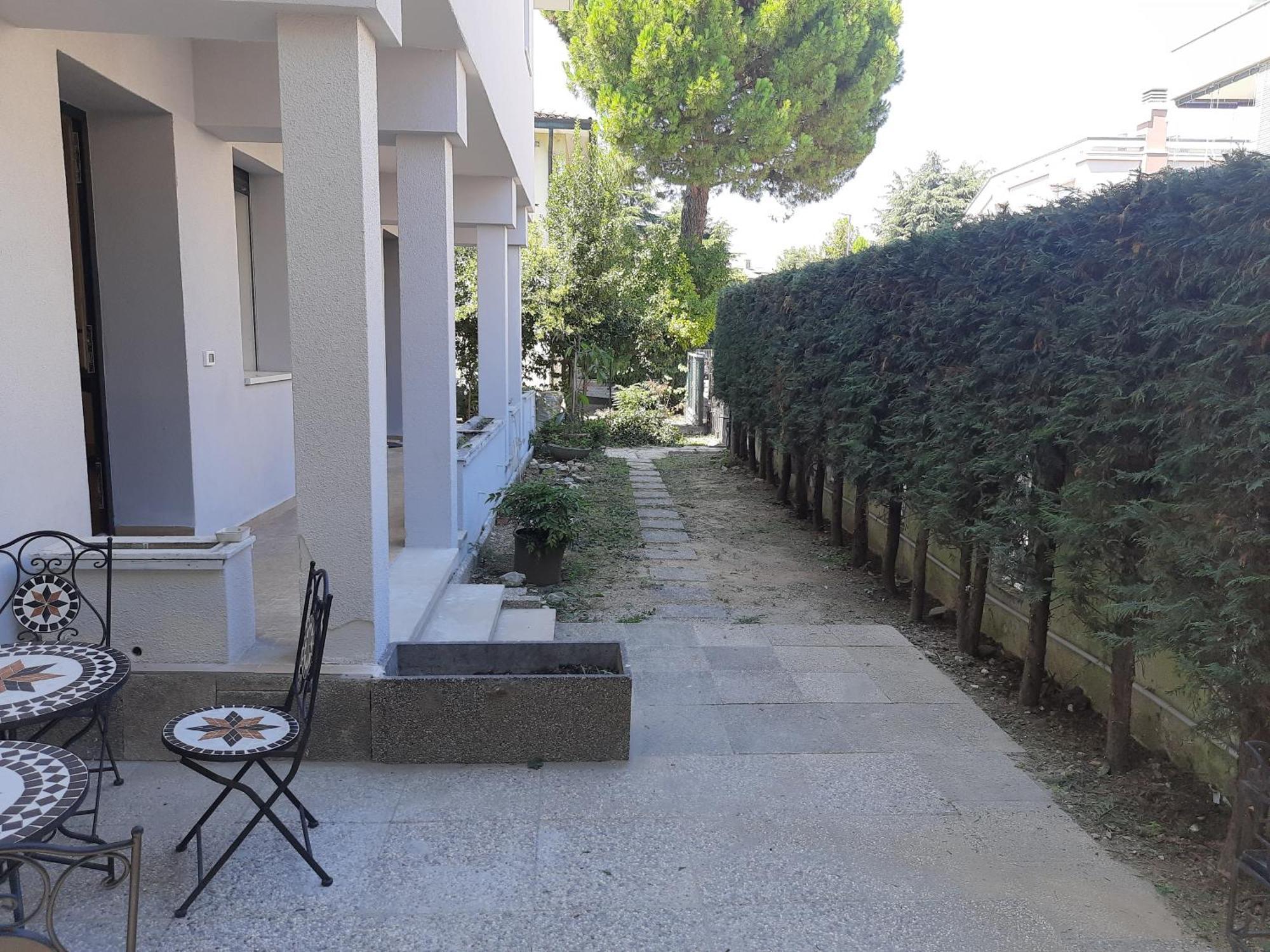 Appartement Spazioso In Casa Singola Con Giardino